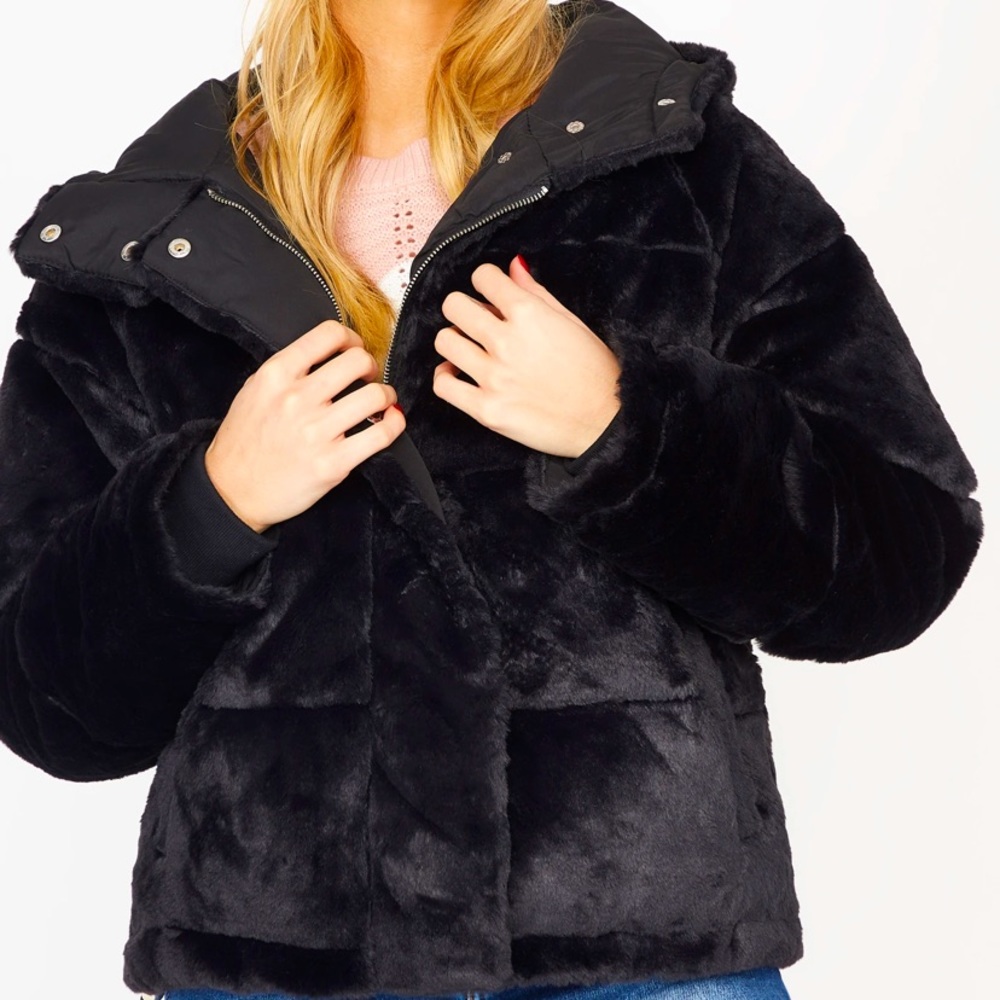 Faux-Fur Hooded Puffer Jacket- Black